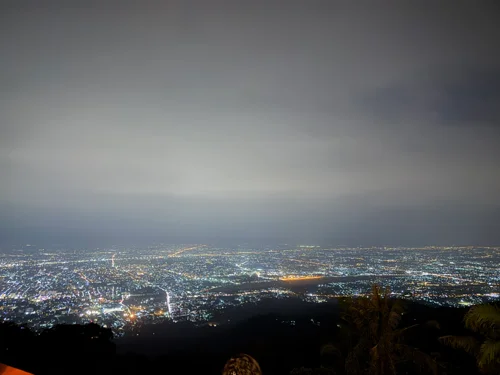 도이수텝 전망대에서 바라본 치앙마이 야경