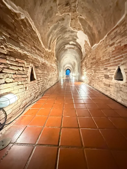 왓우몽 동굴 터널 내부 통로