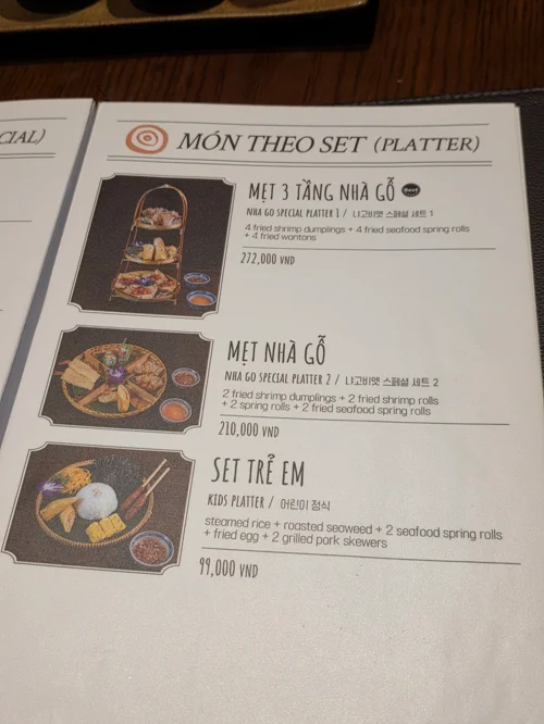 3가지 플래터 세트 메뉴가 사진과 함께 소개된 베트남 레스토랑 메뉴판