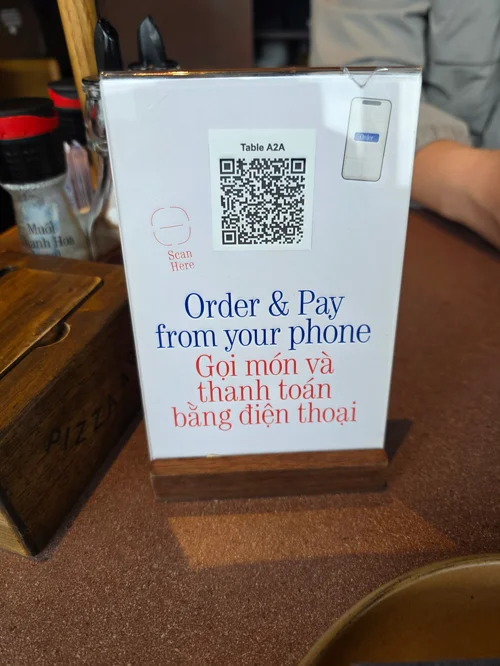 Table A2A QR 코드가 있는 모바일 주문 결제 안내 표지판