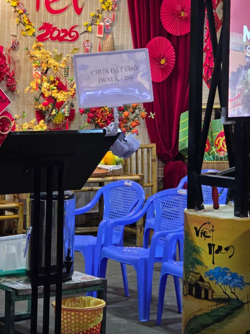 예약 없이 방문한 손님을 위한 워크인 대기 구역