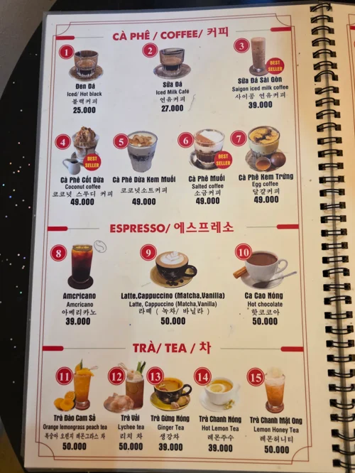 베트남 카페 메뉴판으로 커피, 에스프레소, 차 메뉴가 사진과 가격과 함께 표시되어 있음