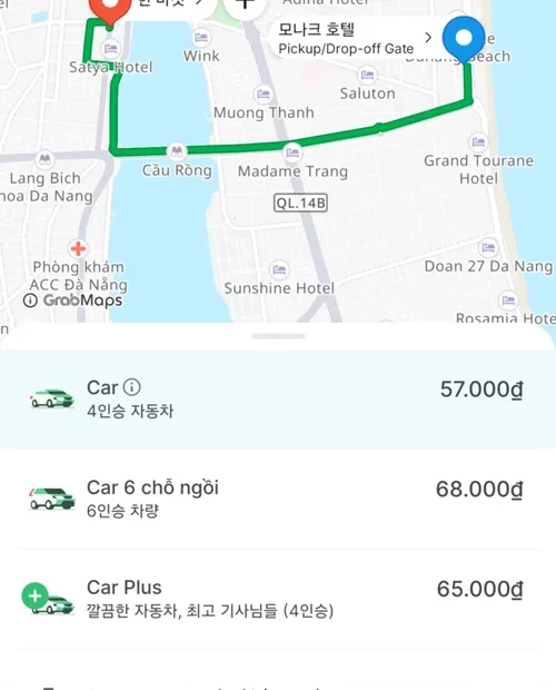 다낭 차량 호출 앱의 지도와 요금 선택 화면
