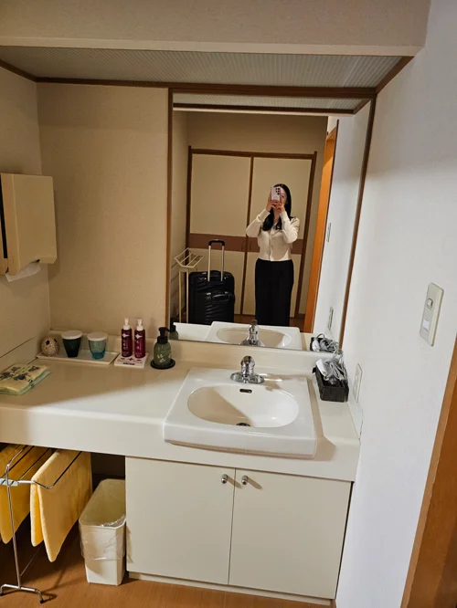 타키노야 케칸 타마노유 료칸 욕실 세면대와 거울