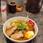 삿포로 스프카레 전문점 Suage의 차슈·반숙달걀·채소 토핑 스프카레